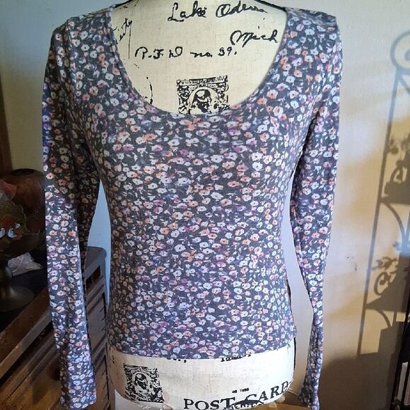 💫💫💫MUDD Floral Long Sleeve Top Size Medium - Picture 1 of 4